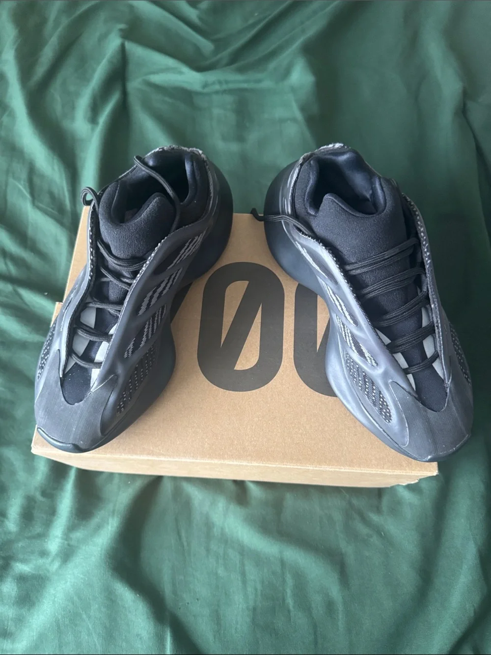 adidas Yeezy 700 V3 Brown Cardboard Box Label